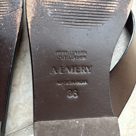 A EMERY KINTO LEATHER THONG SANDALS - Picture 6 of 7